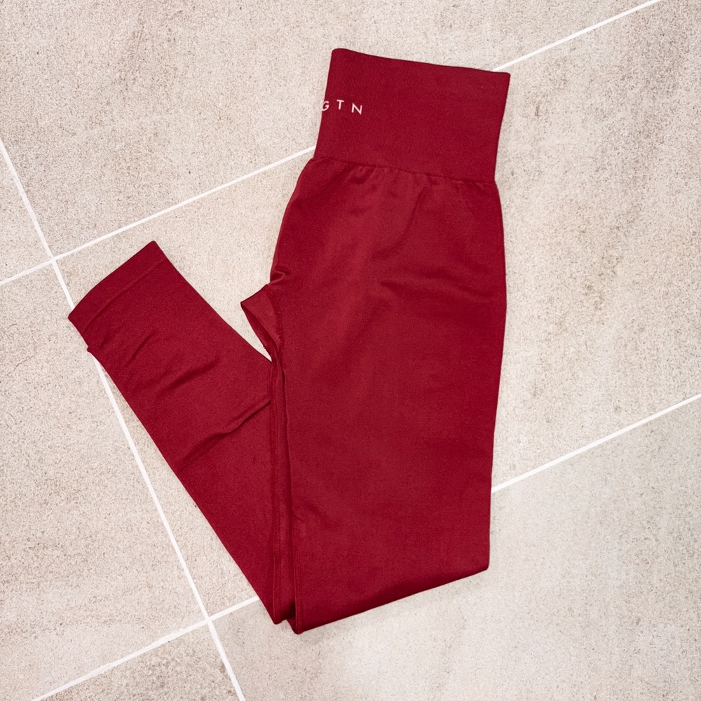 NVGTN Carmine Solid Seamless Leggings